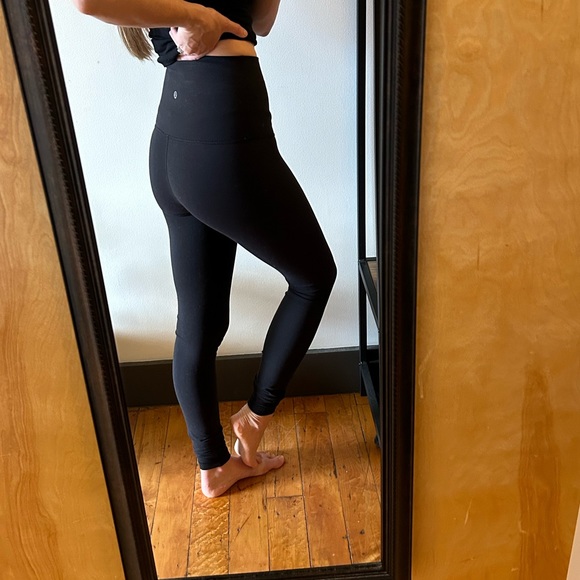 Lululemon Wunder Under- Black Size 2, 28” - Picture 2 of 5